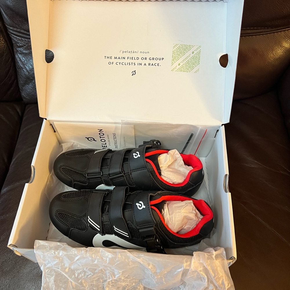 Peloton brand new in box unisex cycling shoes women’s size 10 men’s size 8